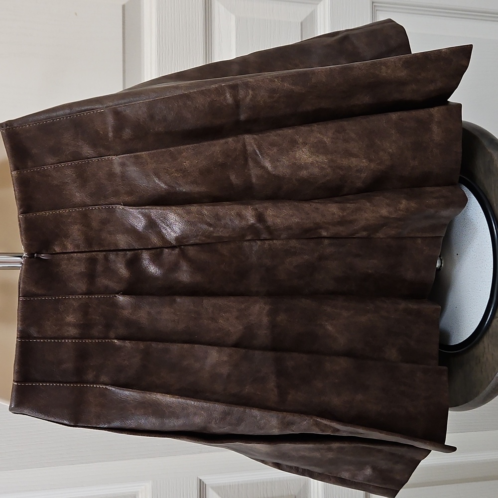 VICI | Front Runner Pleated Leather Mini Skirt. Espresso Brown Size L - Picture 4 of 11